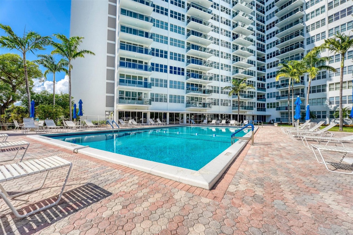 Coral Ridge Towers East - Residential