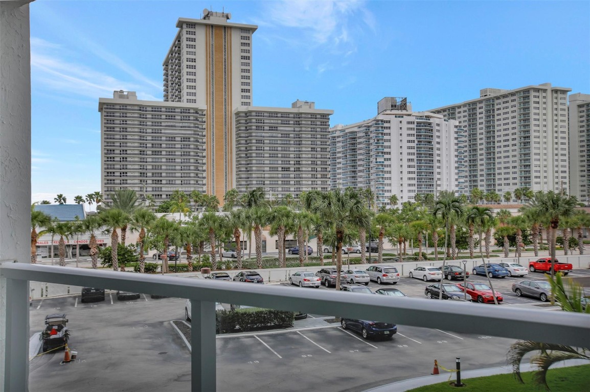 Coral Ridge Towers East - Residential