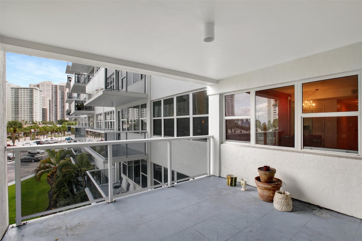 Coral Ridge Towers East - Residential
