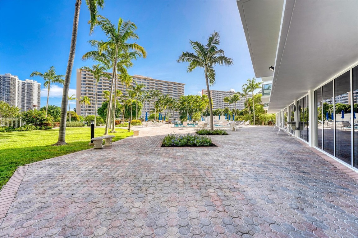 Coral Ridge Towers East - Residential
