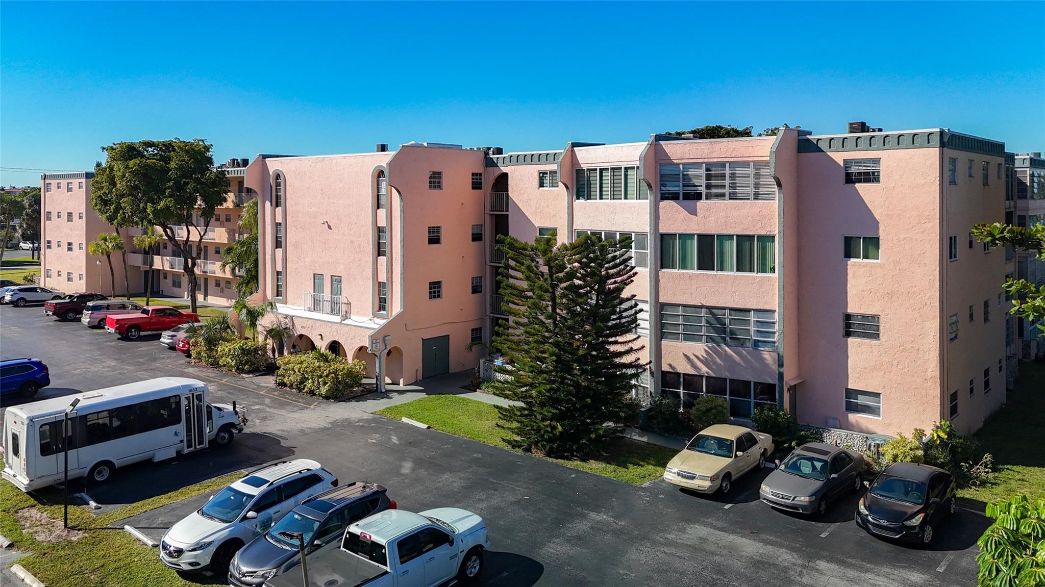 Oakland Club / Diamond - Residential