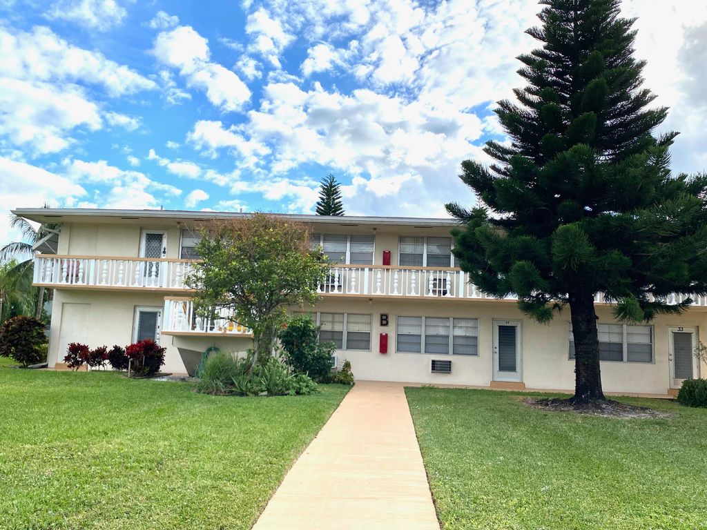 Photo of 35 Easthampton B, West Palm Beach, FL 33417 (MLS # R10768234)