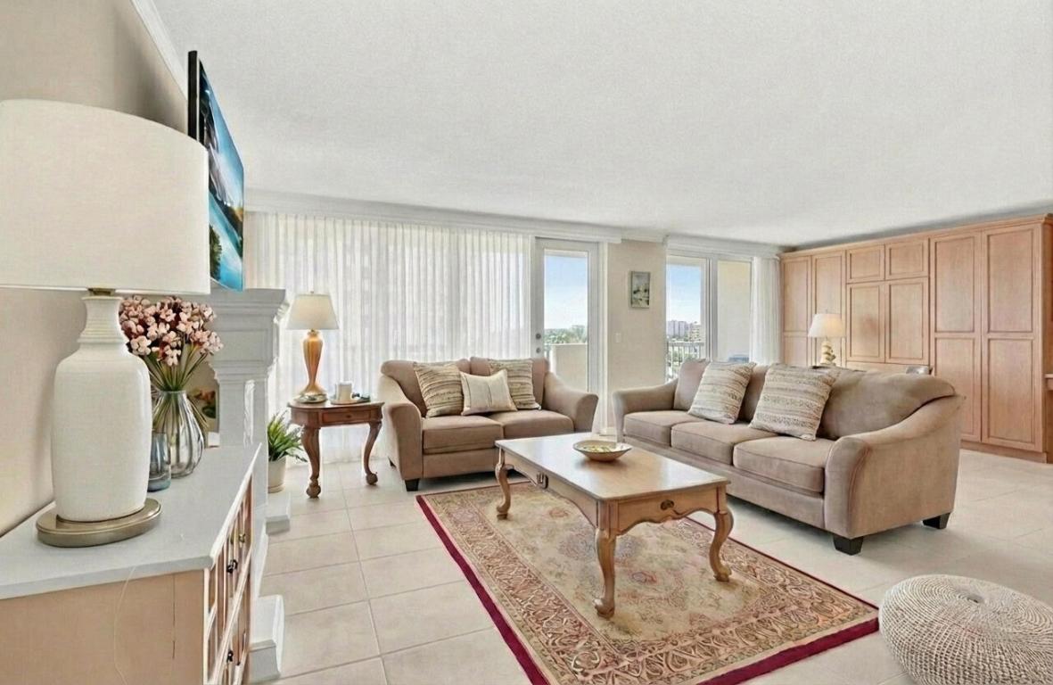 3460 S Ocean Boulevard 314, Palm Beach, FL, 33480/$565,000 1 3460 S Ocean Boulevard 314