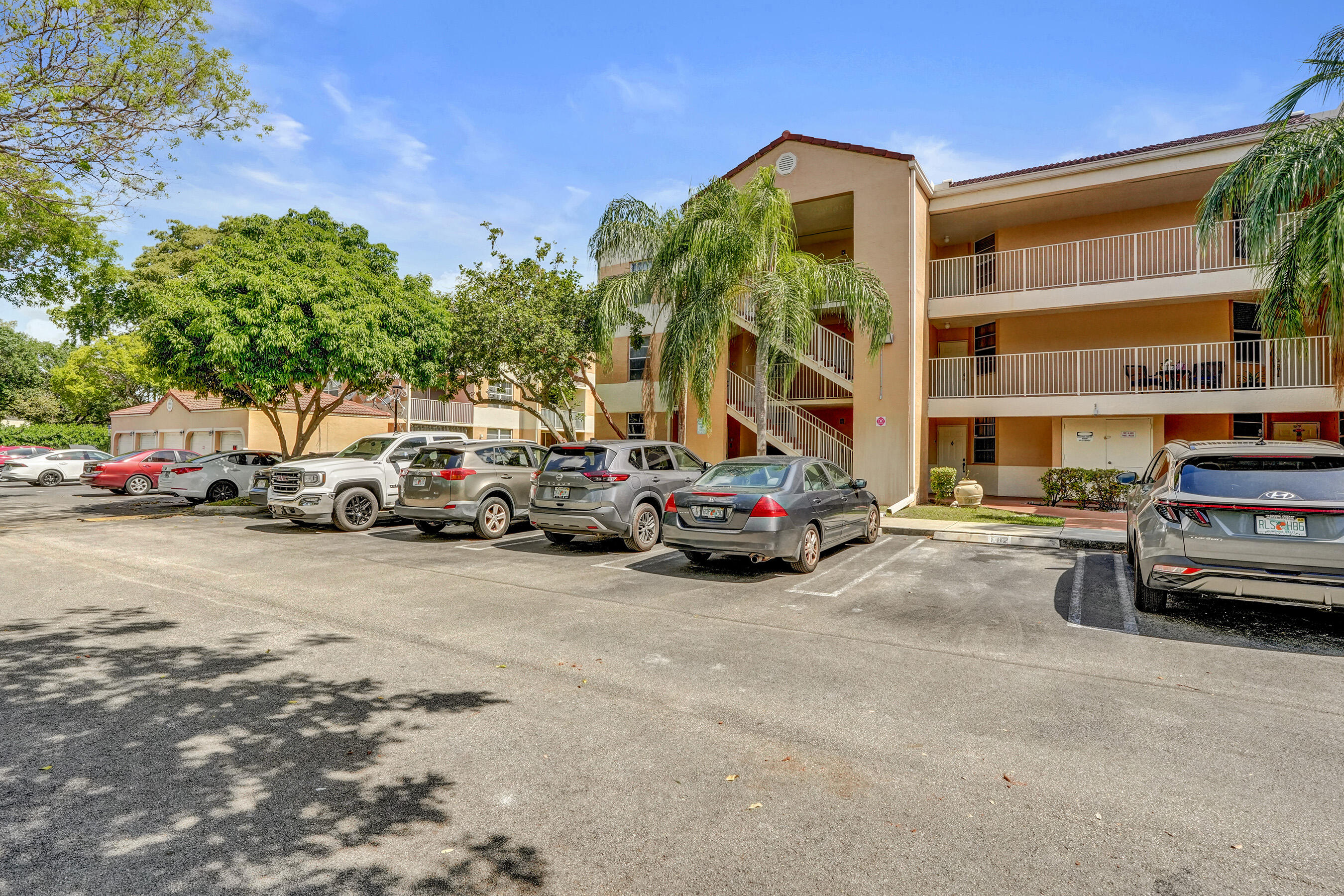 CORAL SPRINGS ESTATE TOWNHOMES - Residential