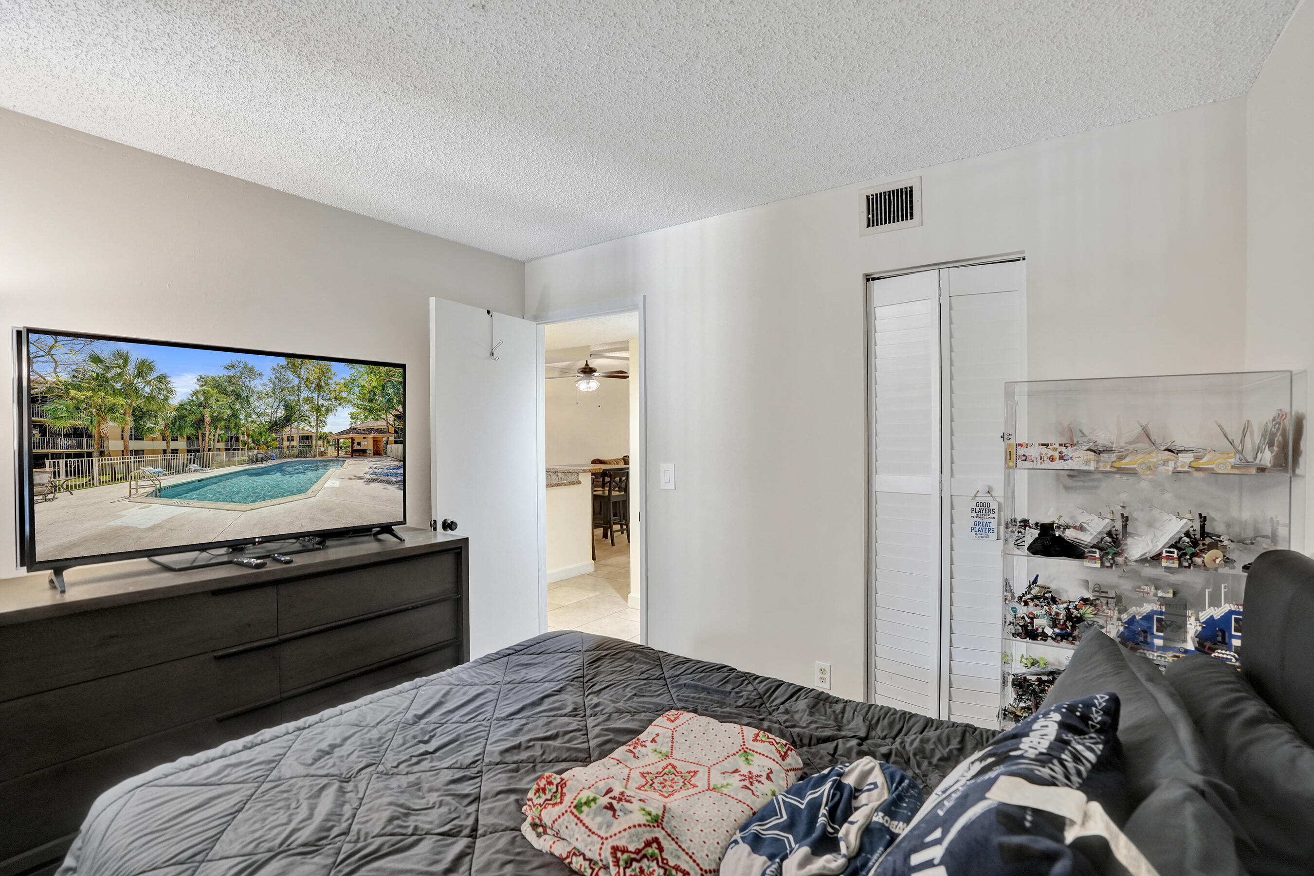 CORAL SPRINGS ESTATE TOWNHOMES - Residential