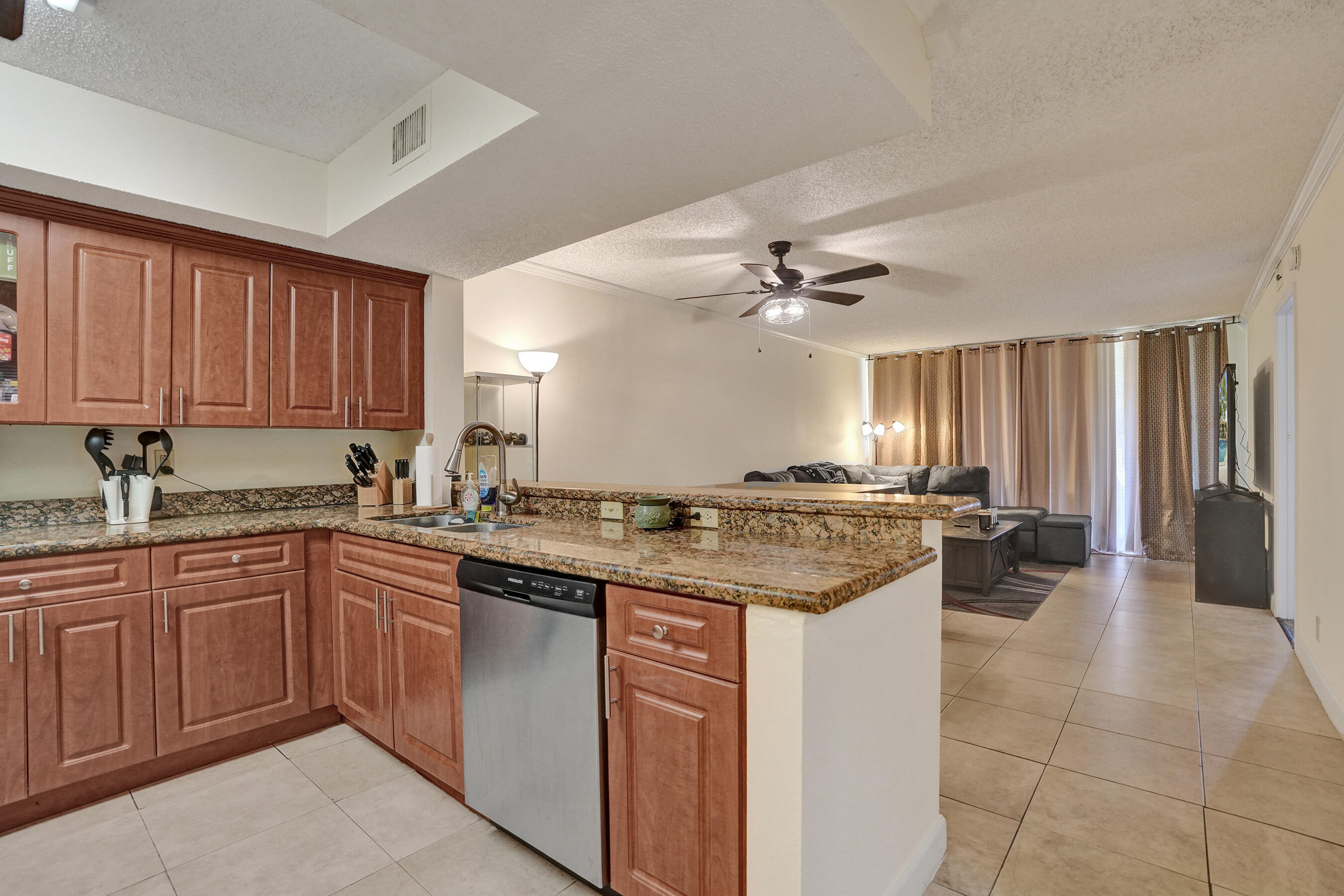 CORAL SPRINGS ESTATE TOWNHOMES - Residential