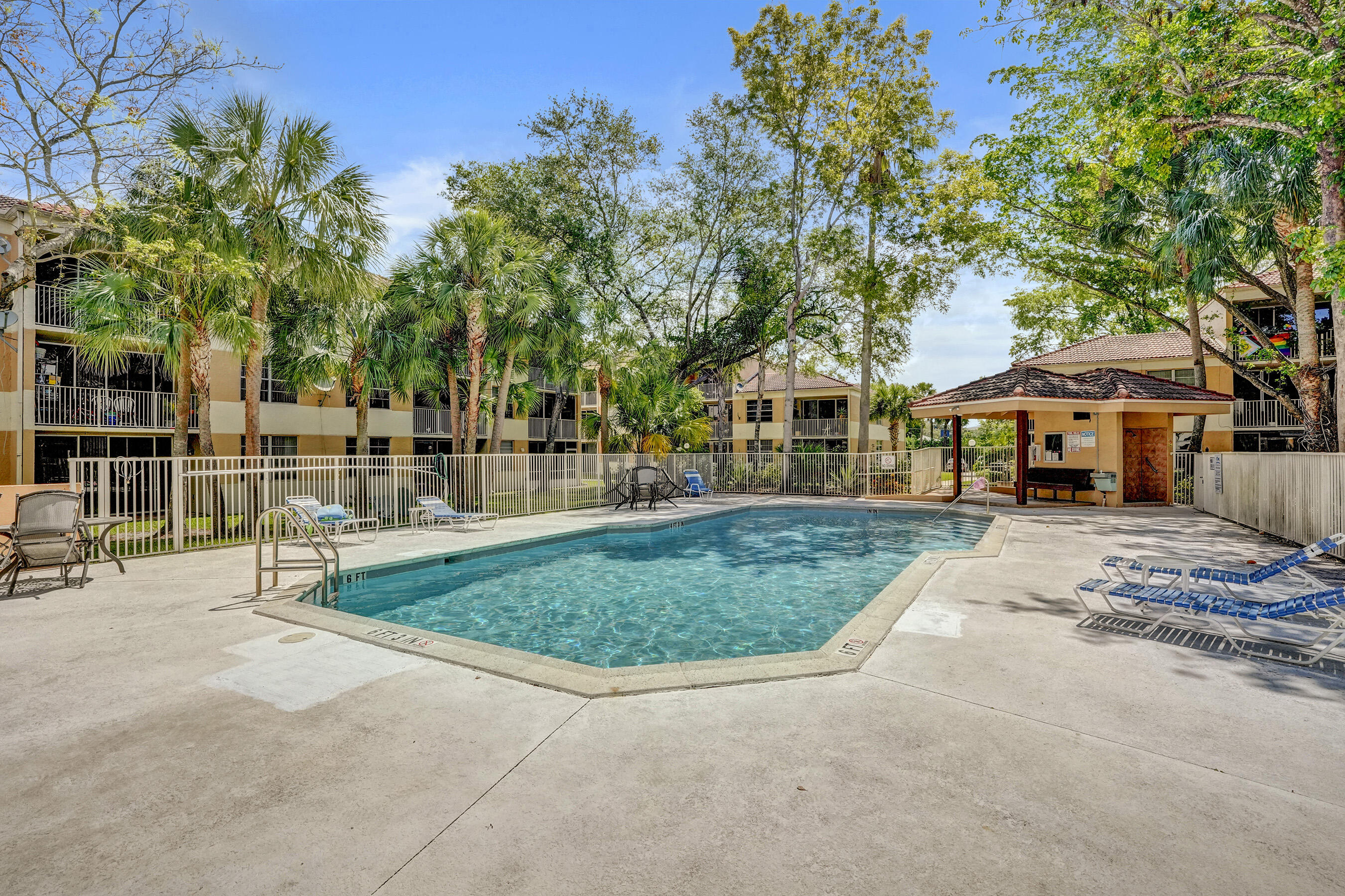 CORAL SPRINGS ESTATE TOWNHOMES - Residential