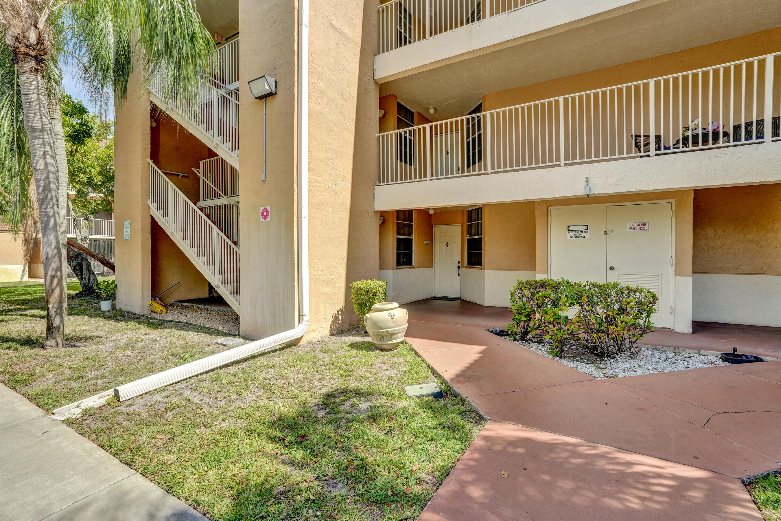 CORAL SPRINGS ESTATE TOWNHOMES - Residential