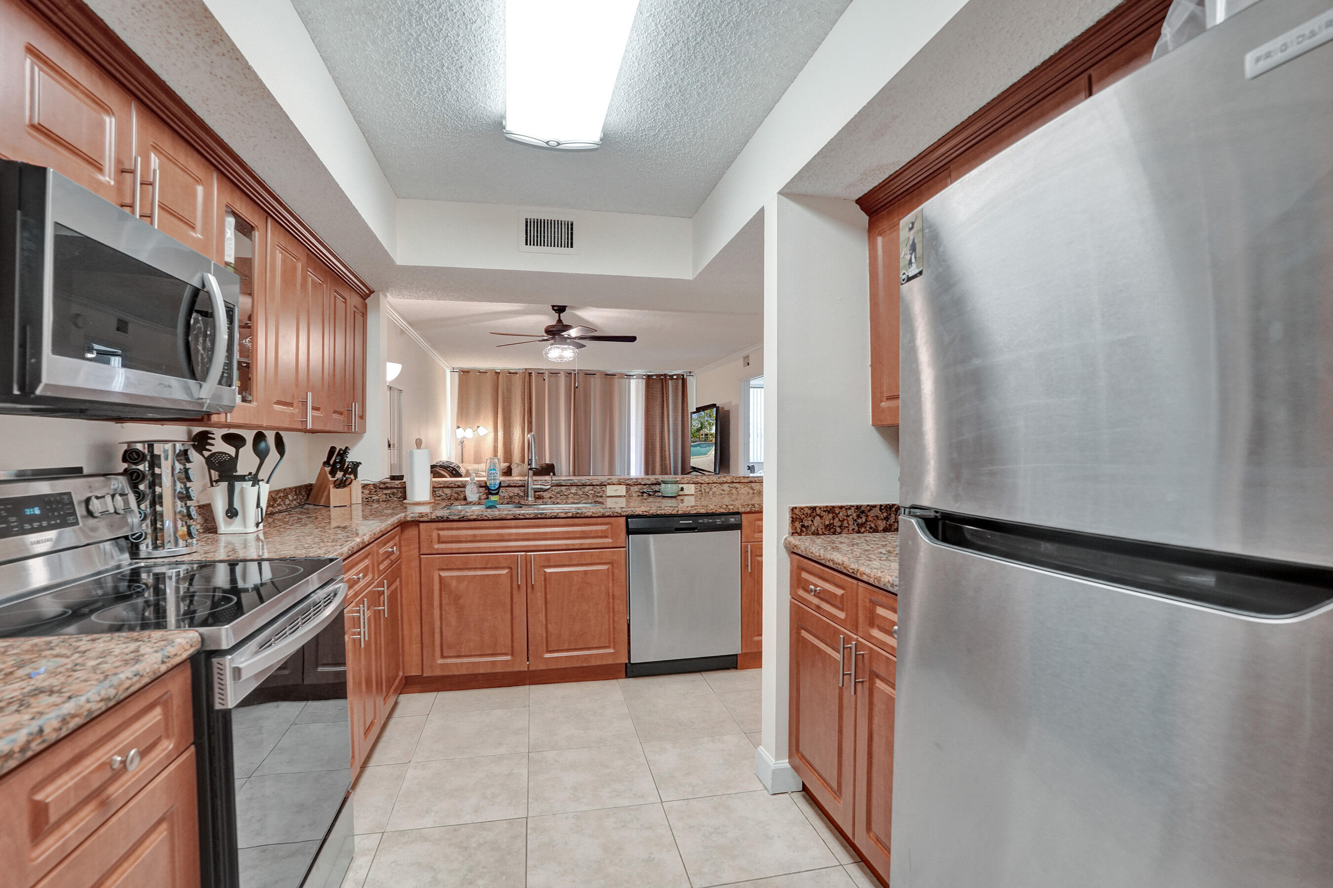 CORAL SPRINGS ESTATE TOWNHOMES - Residential