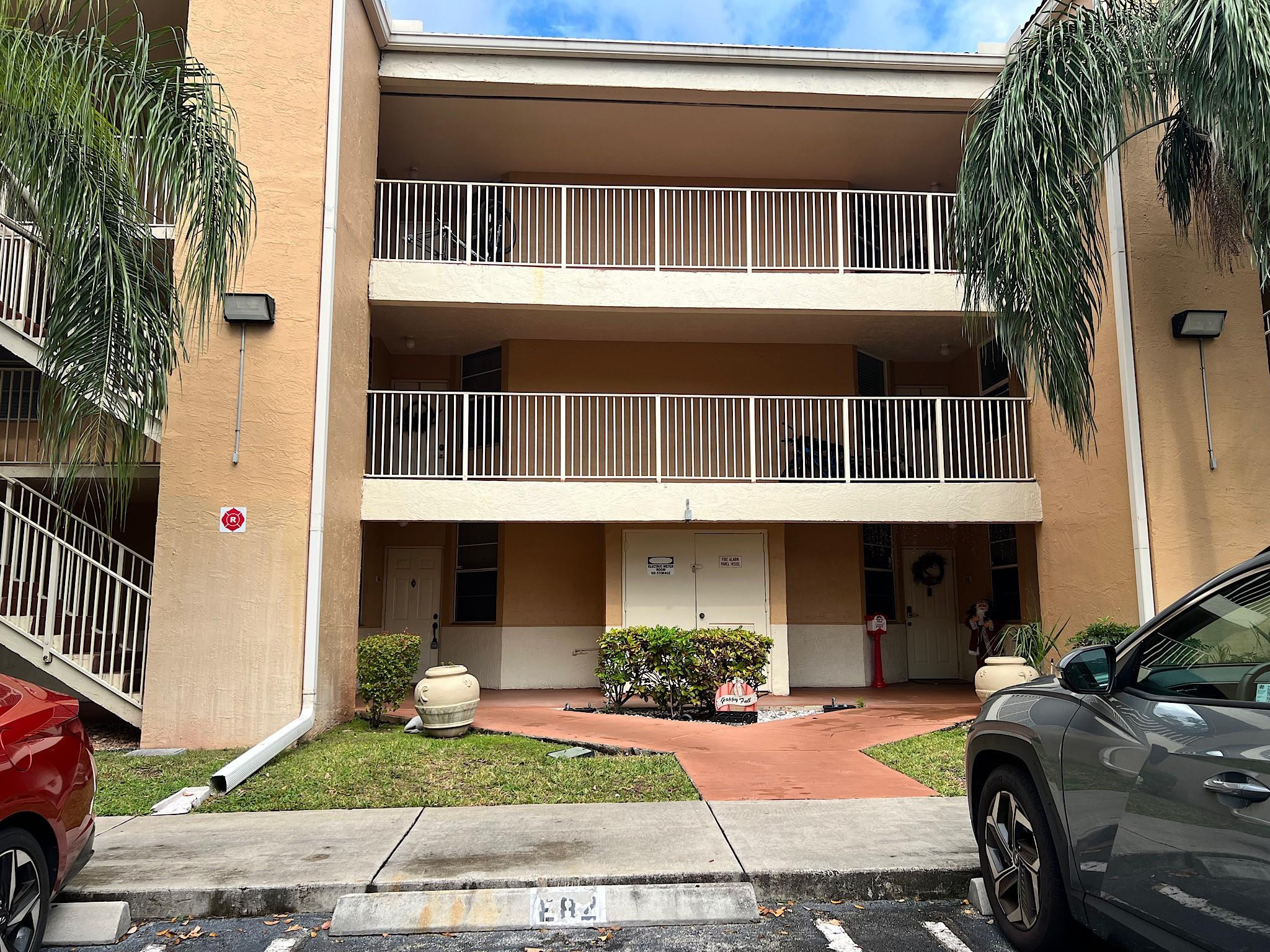 CORAL SPRINGS ESTATE TOWNHOMES - Residential