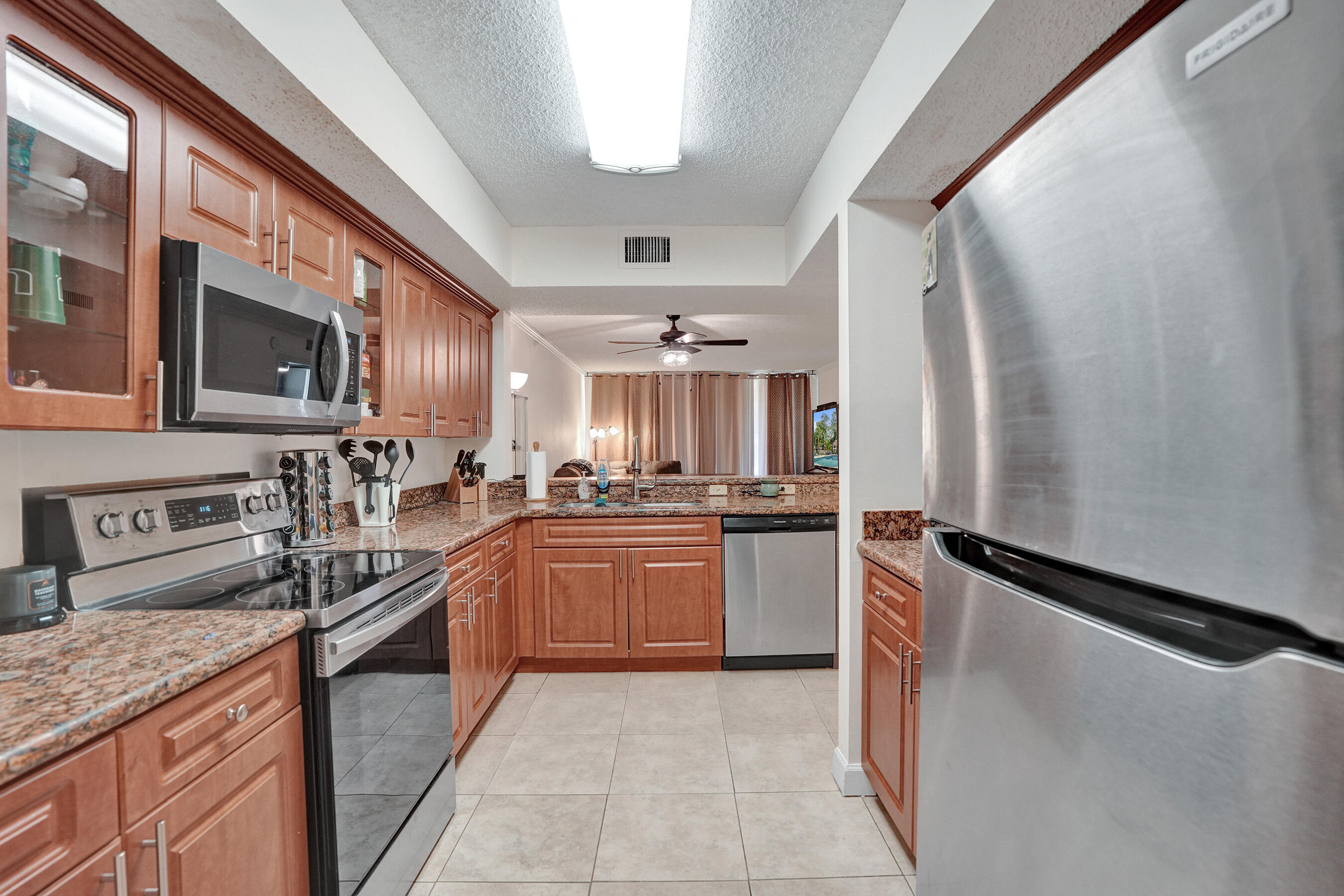 CORAL SPRINGS ESTATE TOWNHOMES - Residential