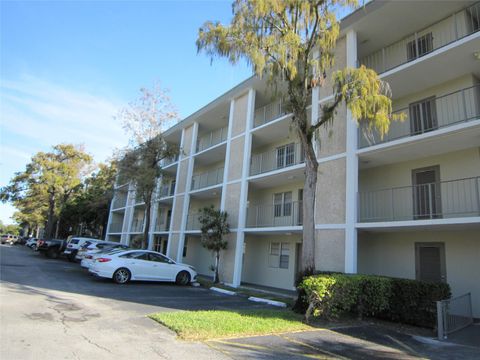 A home in Lauderdale Lakes