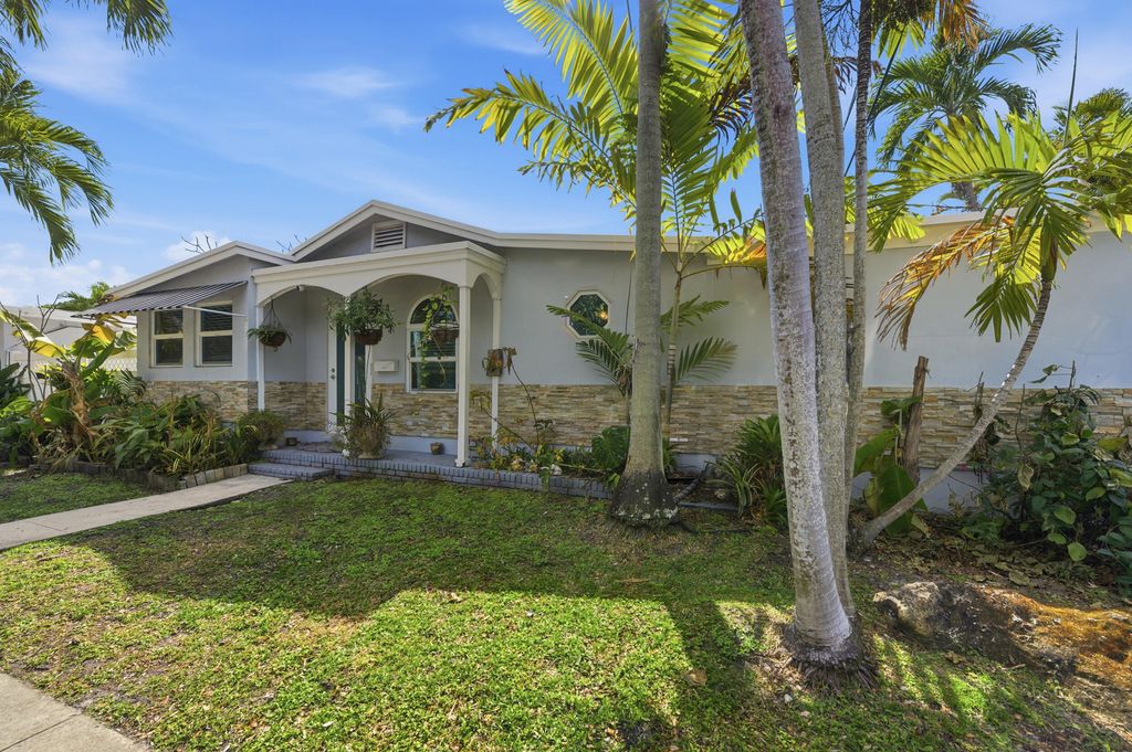 Photo of 1610 NE 7th Street, Fort Lauderdale, FL 33304 (MLS # B26024411)