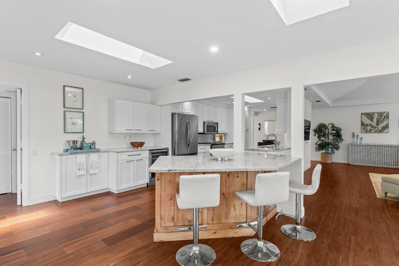 EASTPOINTE COUNTRY CLUB 8 - Residential Lease