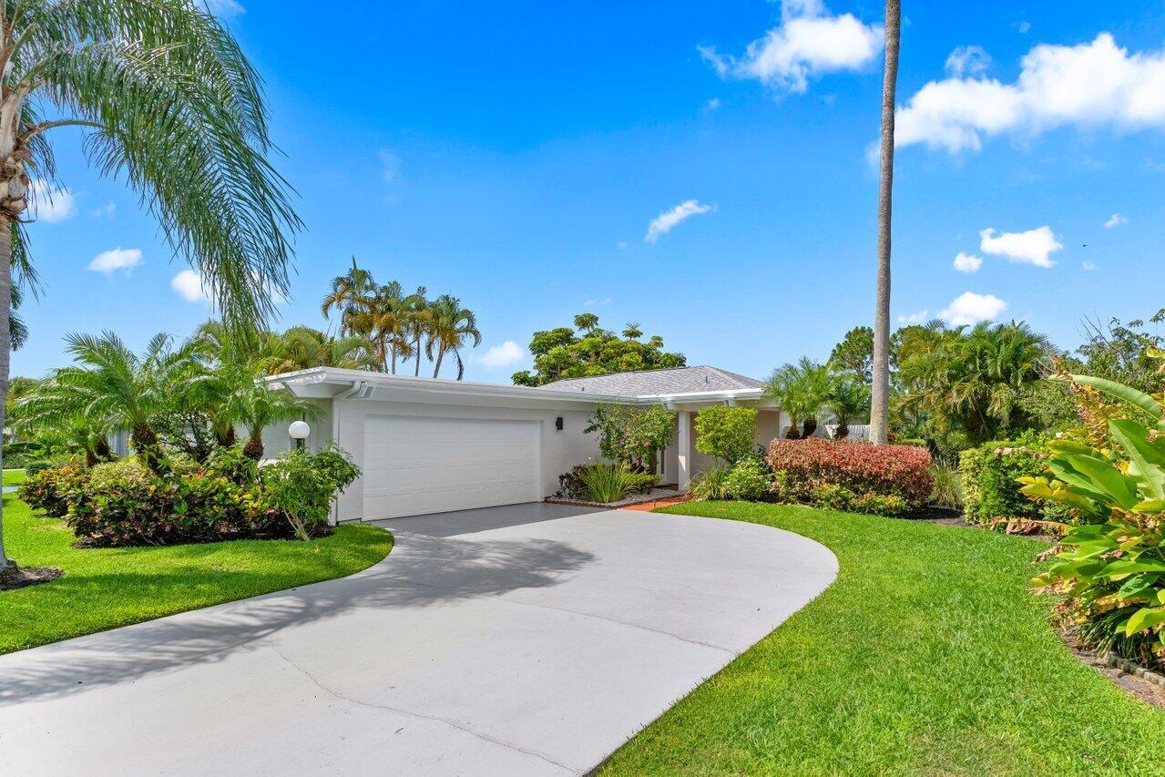 EASTPOINTE COUNTRY CLUB 8 - Residential Lease