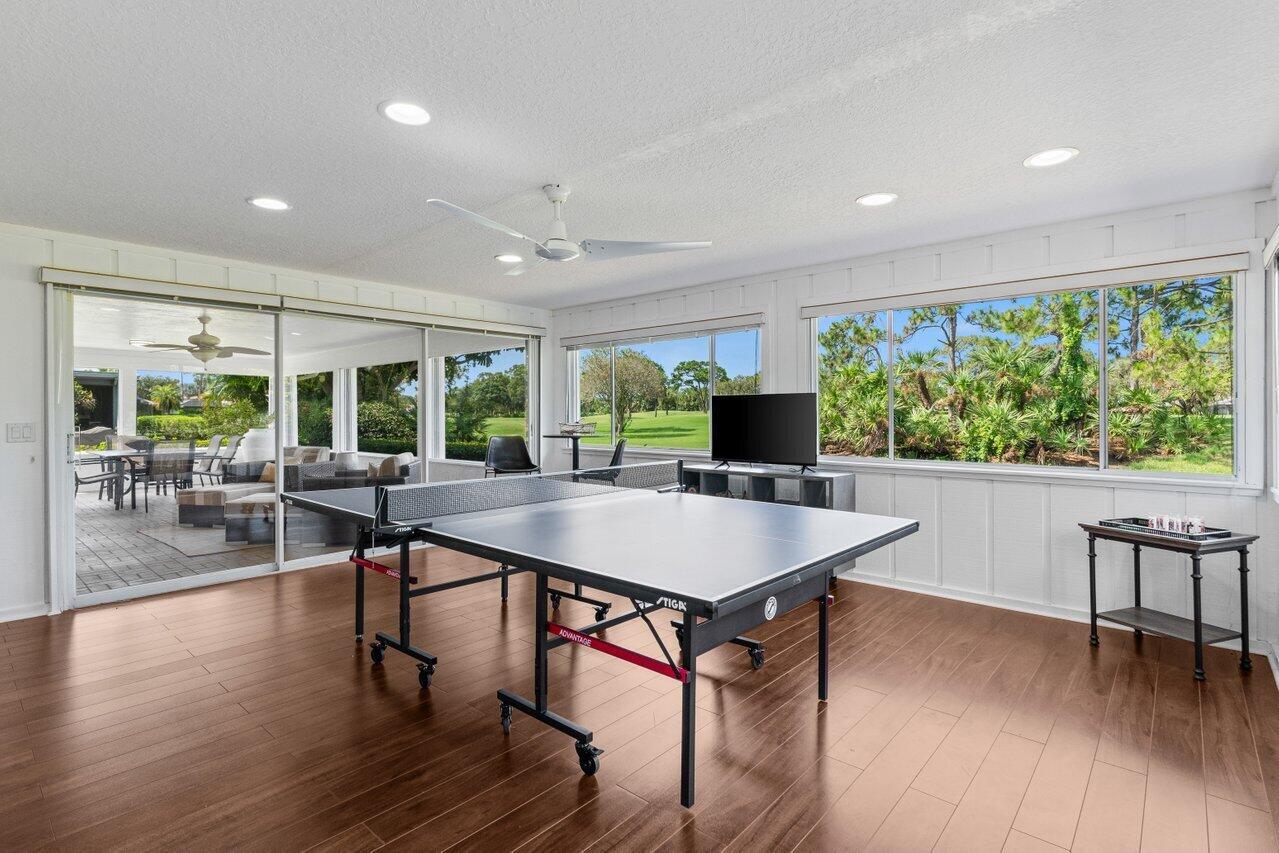 EASTPOINTE COUNTRY CLUB 8 - Residential Lease