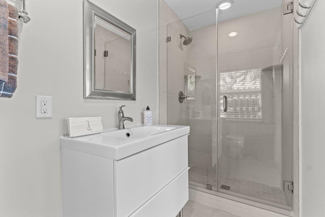 EASTPOINTE COUNTRY CLUB 8 - Residential Lease