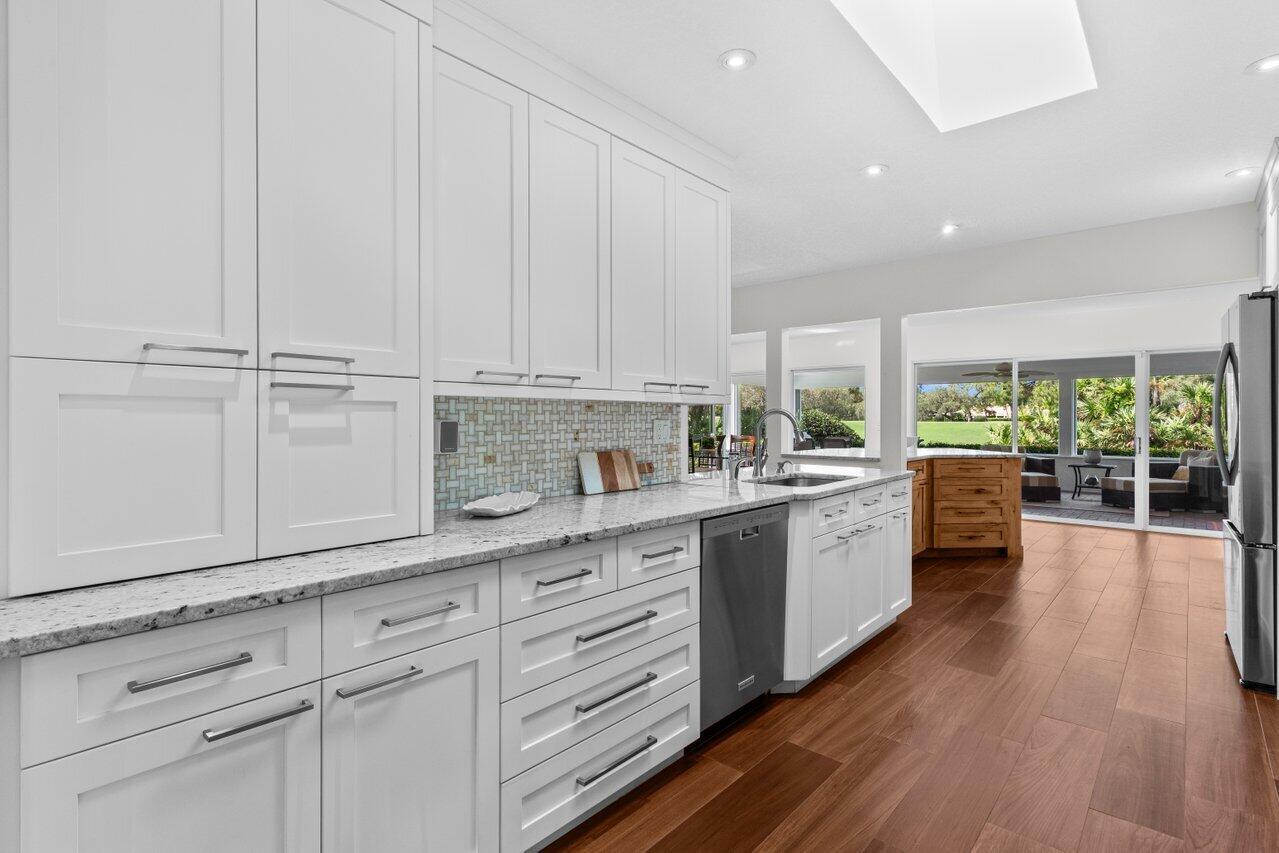 EASTPOINTE COUNTRY CLUB 8 - Residential Lease