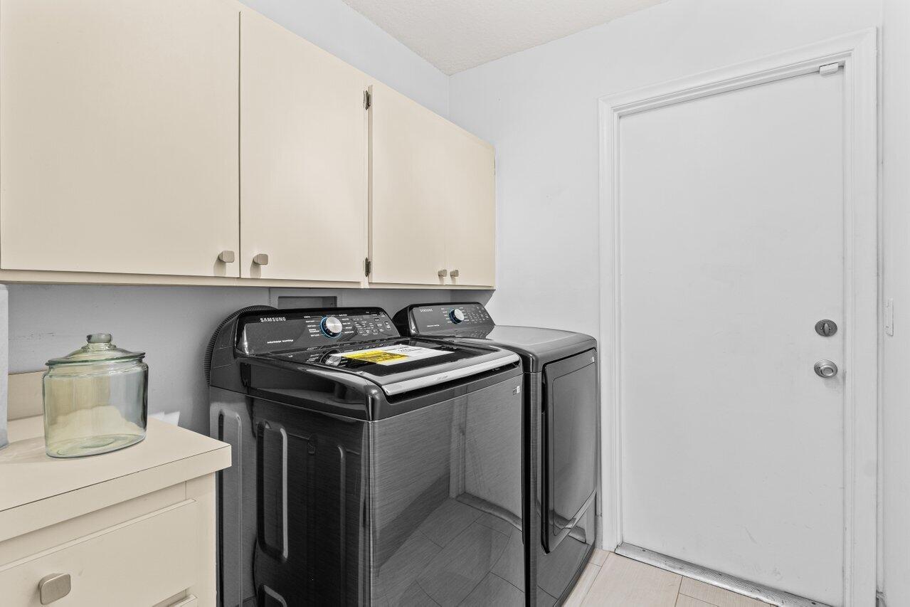 EASTPOINTE COUNTRY CLUB 8 - Residential Lease