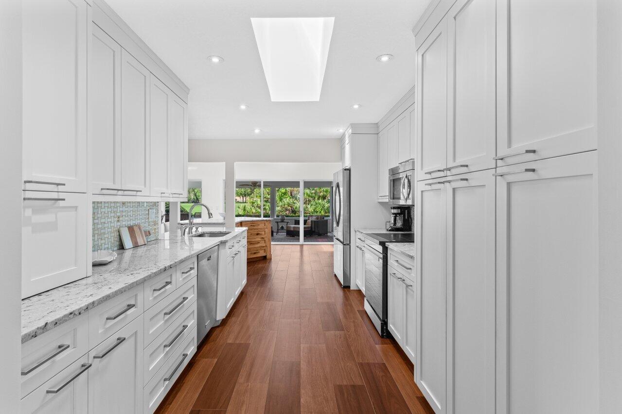 EASTPOINTE COUNTRY CLUB 8 - Residential Lease