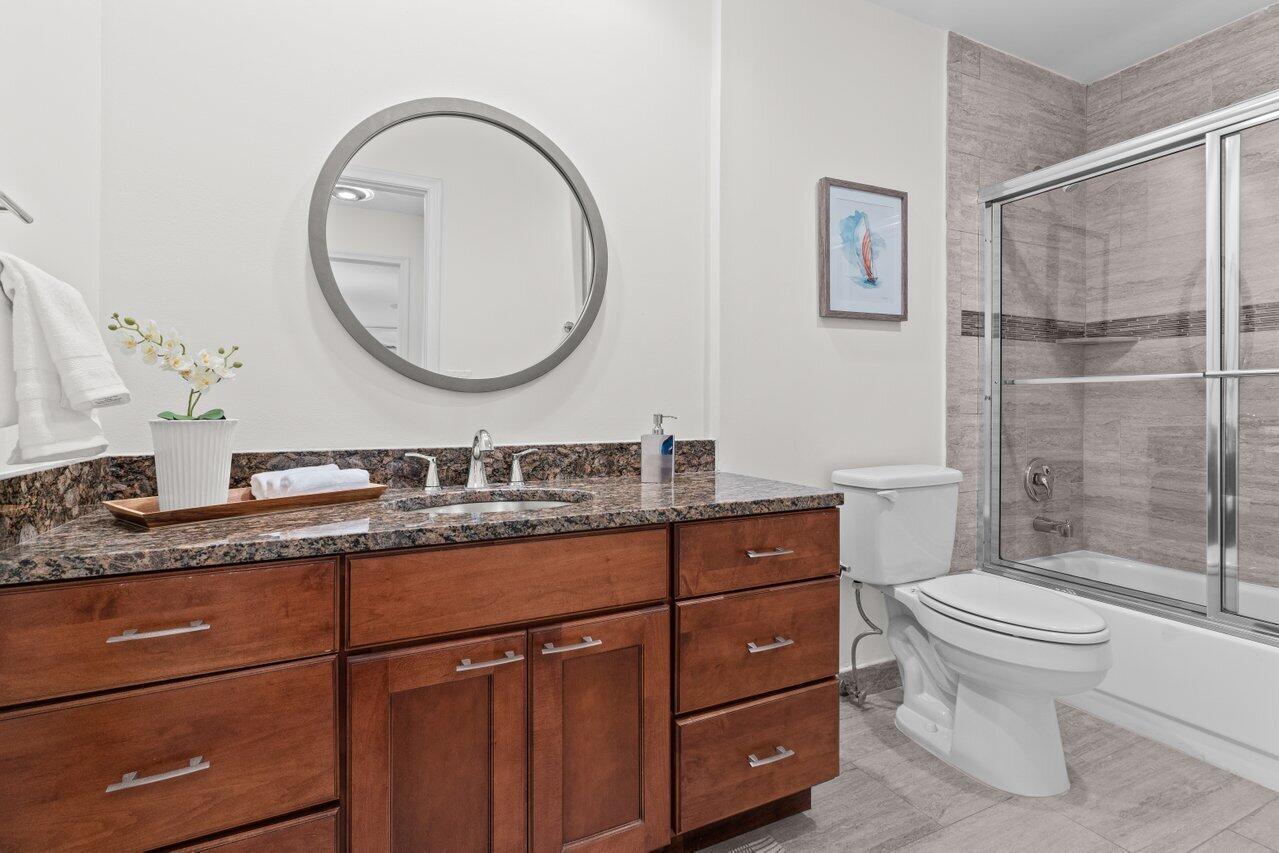 EASTPOINTE COUNTRY CLUB 8 - Residential Lease