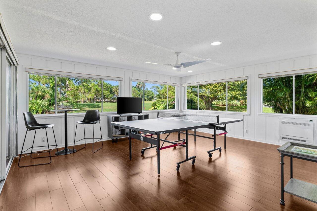 EASTPOINTE COUNTRY CLUB 8 - Residential Lease