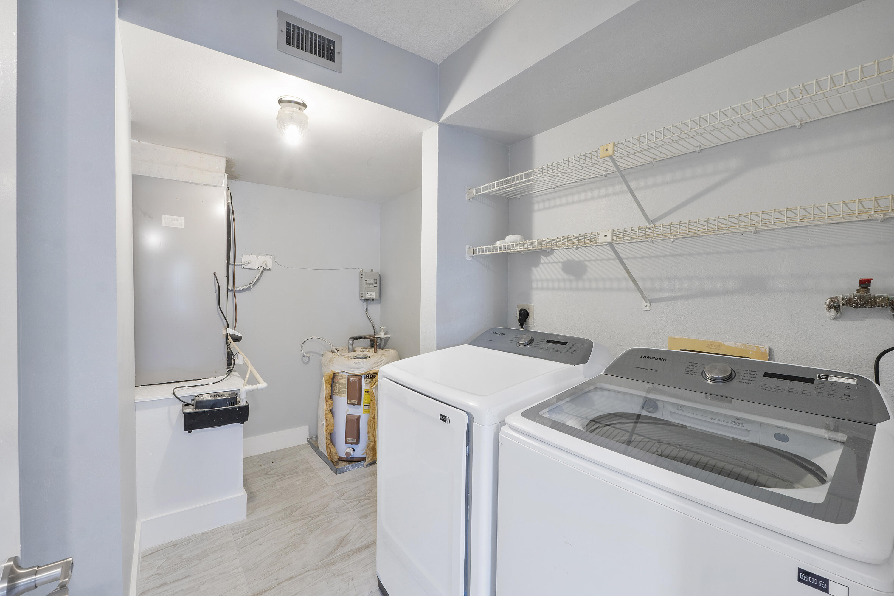 SUNRISE LAKES 185 CONDO - Residential