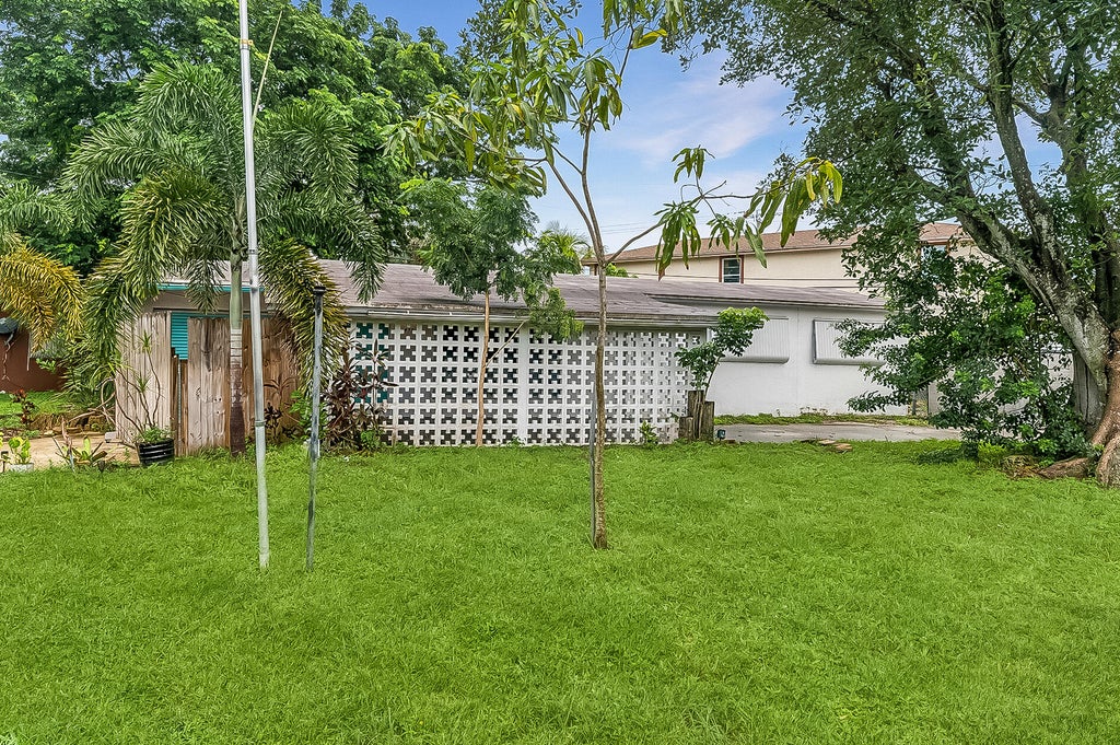 Photo of 4700 NE 2ND Way, Deerfield Beach, FL 33064 (MLS # B26076486)