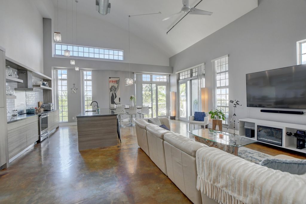 Photo of 185 NE 4th Avenue #301, Delray Beach, FL 33483 (MLS # R10969142)