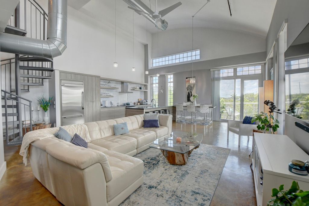 Photo of 185 NE 4th Avenue #301, Delray Beach, FL 33483 (MLS # R10969142)