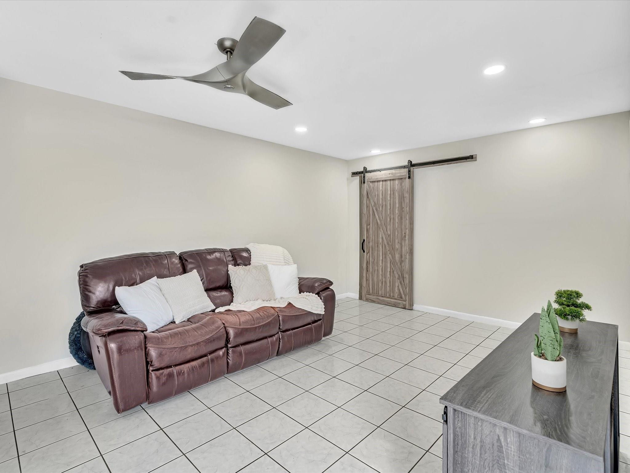 SHERIDAN OAKS VILLAS - Residential