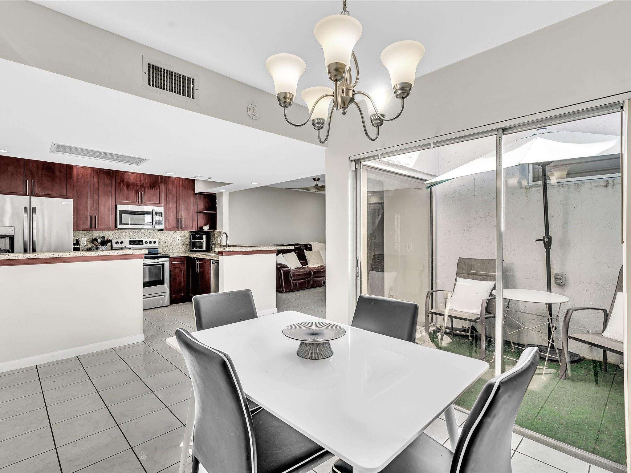 SHERIDAN OAKS VILLAS - Residential