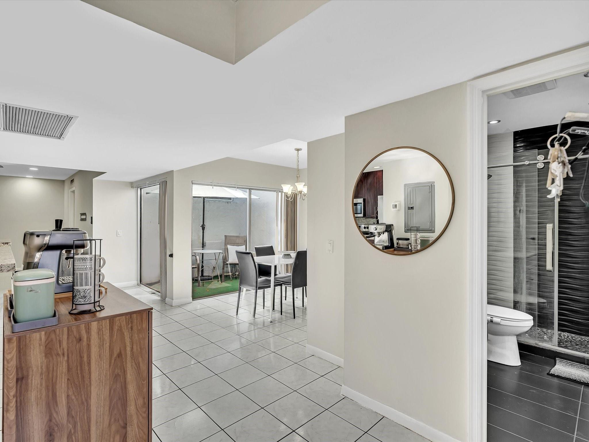 2551 N 40th Avenue 2551