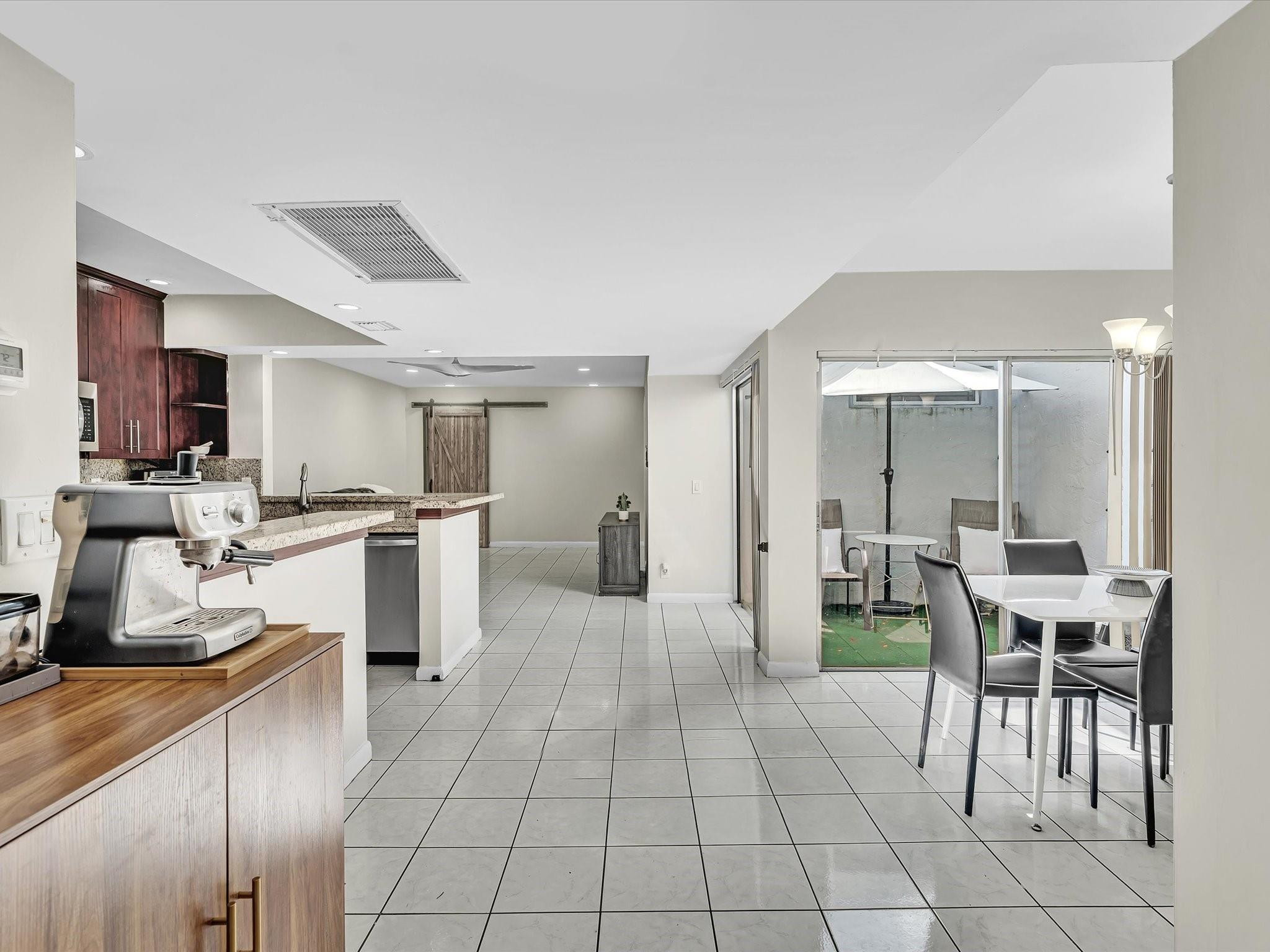 2551 N 40th Avenue 2551