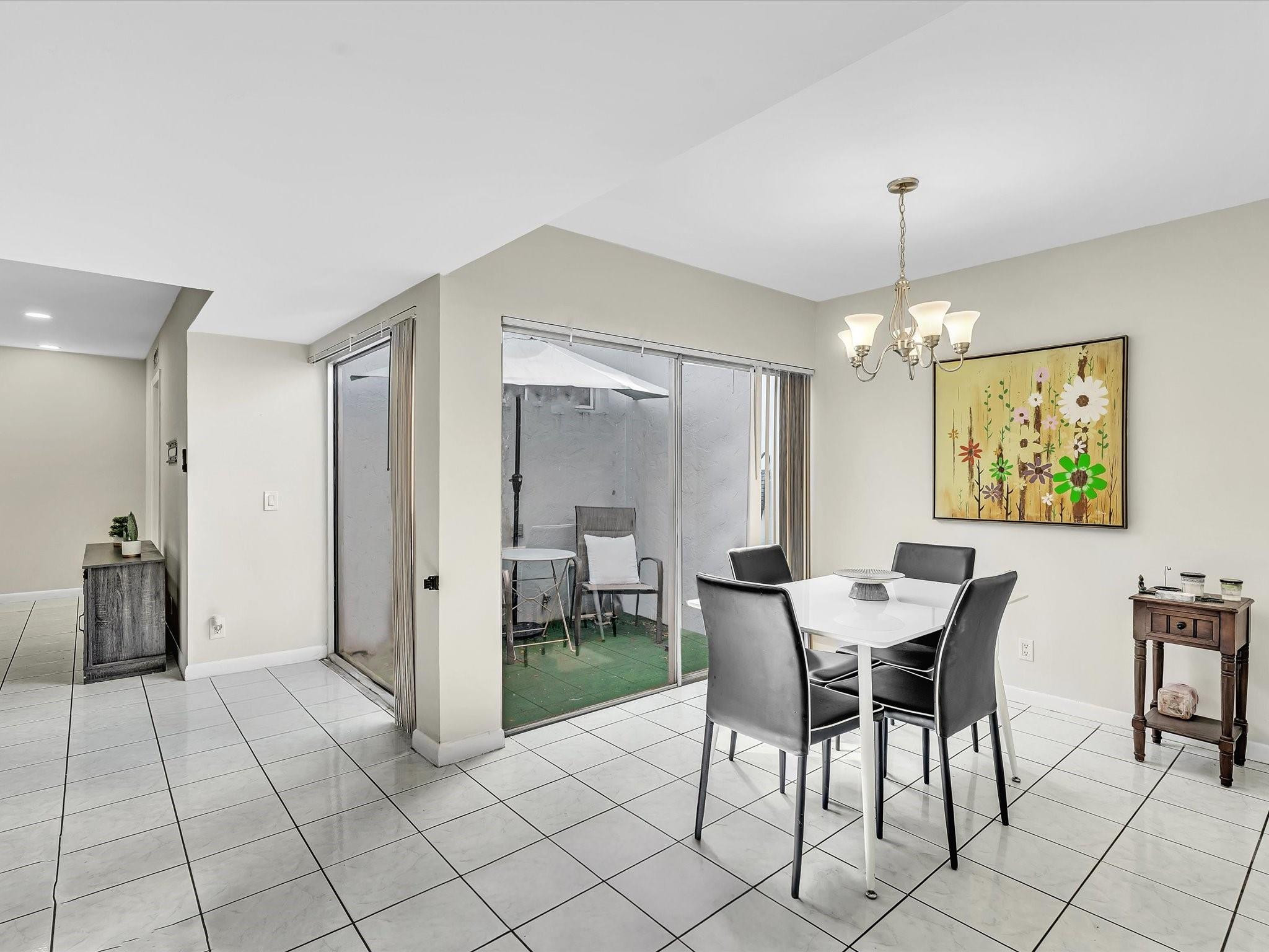 2551 N 40th Avenue 2551