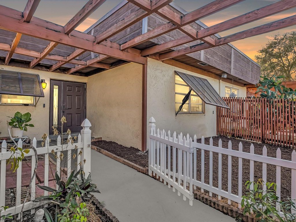 Photo of 2551 N 40th Avenue #2551, Hollywood, FL 33021 (MLS # F10551870)