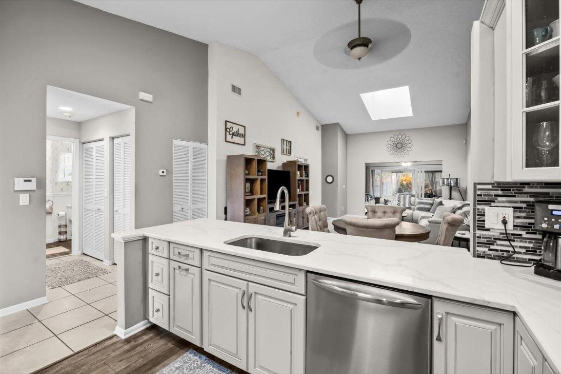 WHISPERING SOUND - Residential