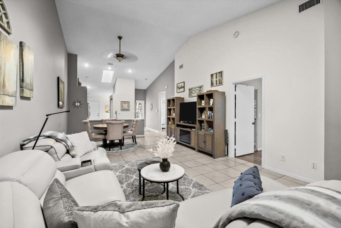 WHISPERING SOUND - Residential