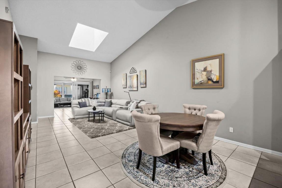 WHISPERING SOUND - Residential