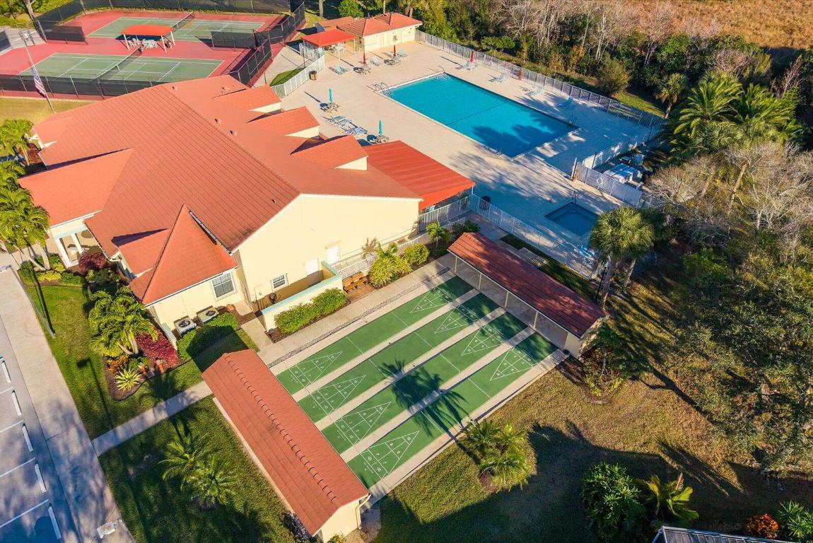 WHISPERING SOUND - Residential