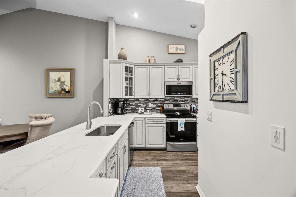 WHISPERING SOUND - Residential