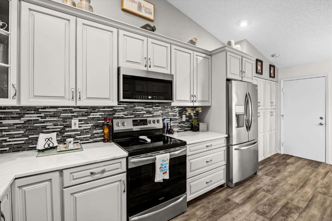 WHISPERING SOUND - Residential