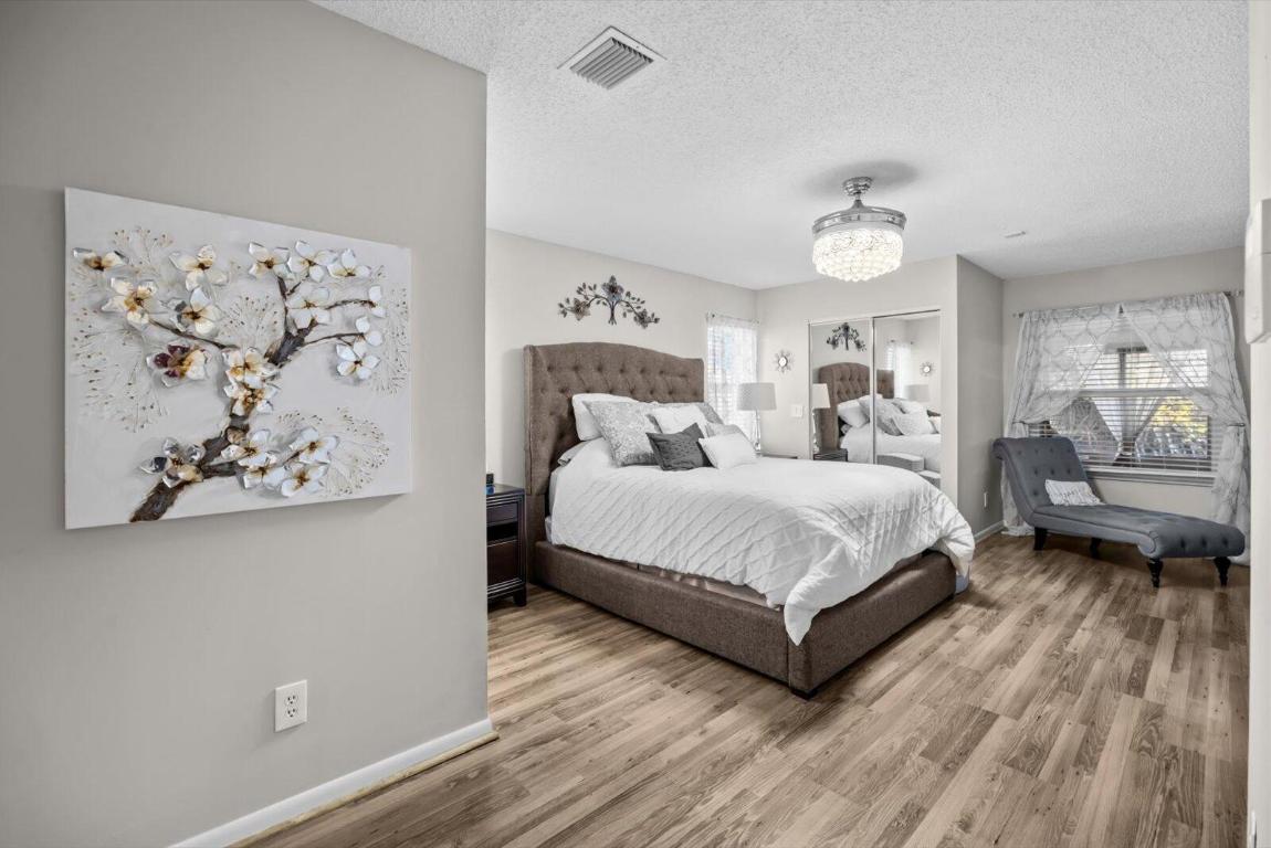 WHISPERING SOUND - Residential