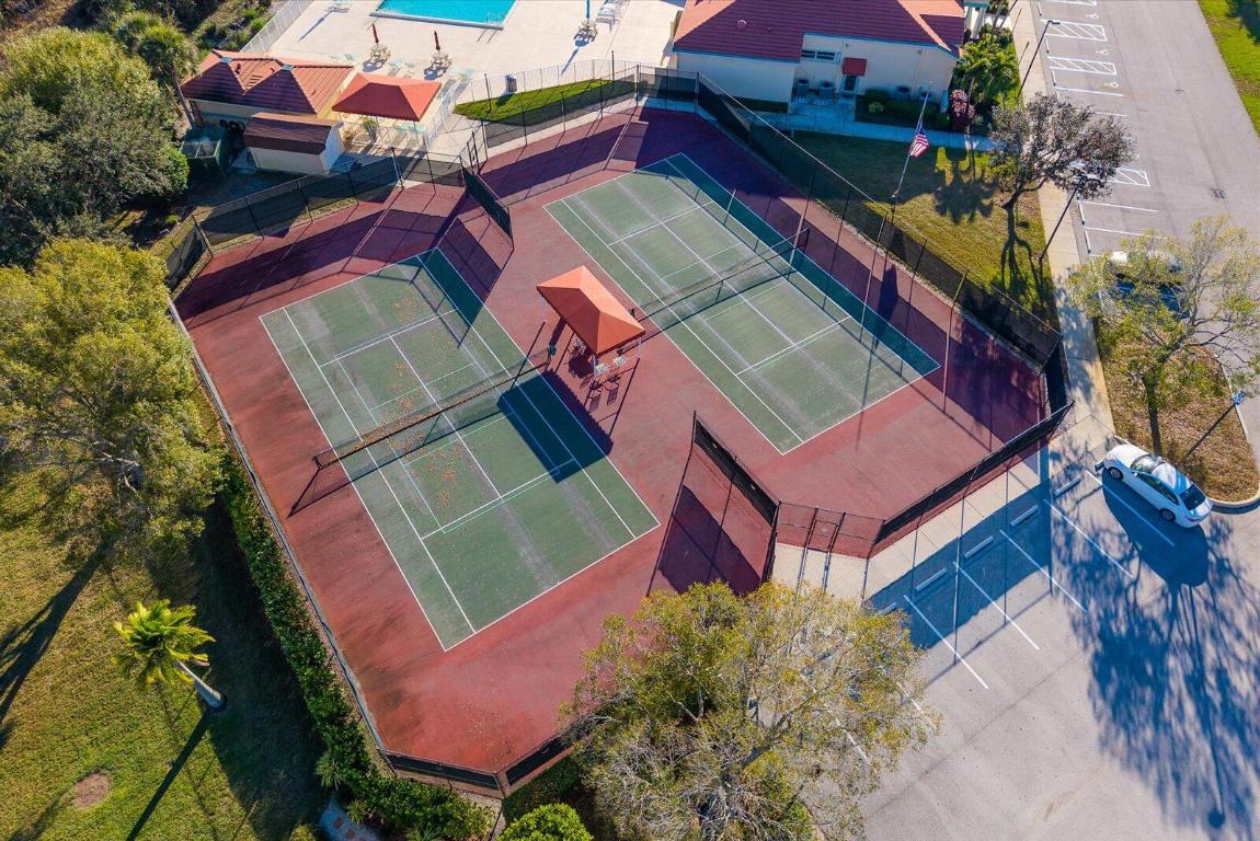 WHISPERING SOUND - Residential