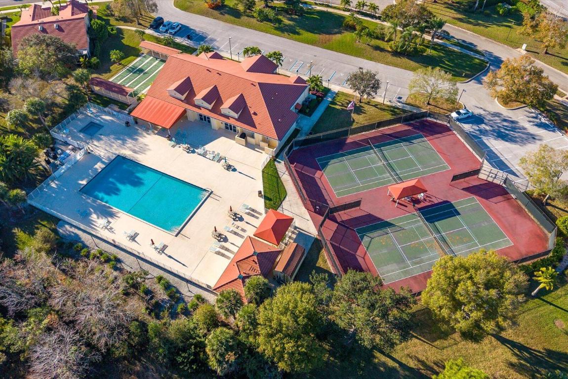 WHISPERING SOUND - Residential