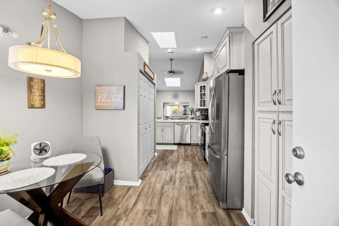 WHISPERING SOUND - Residential