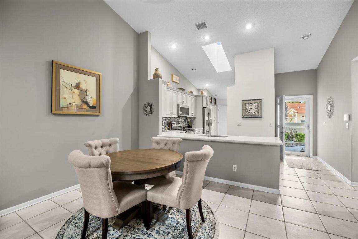 WHISPERING SOUND - Residential