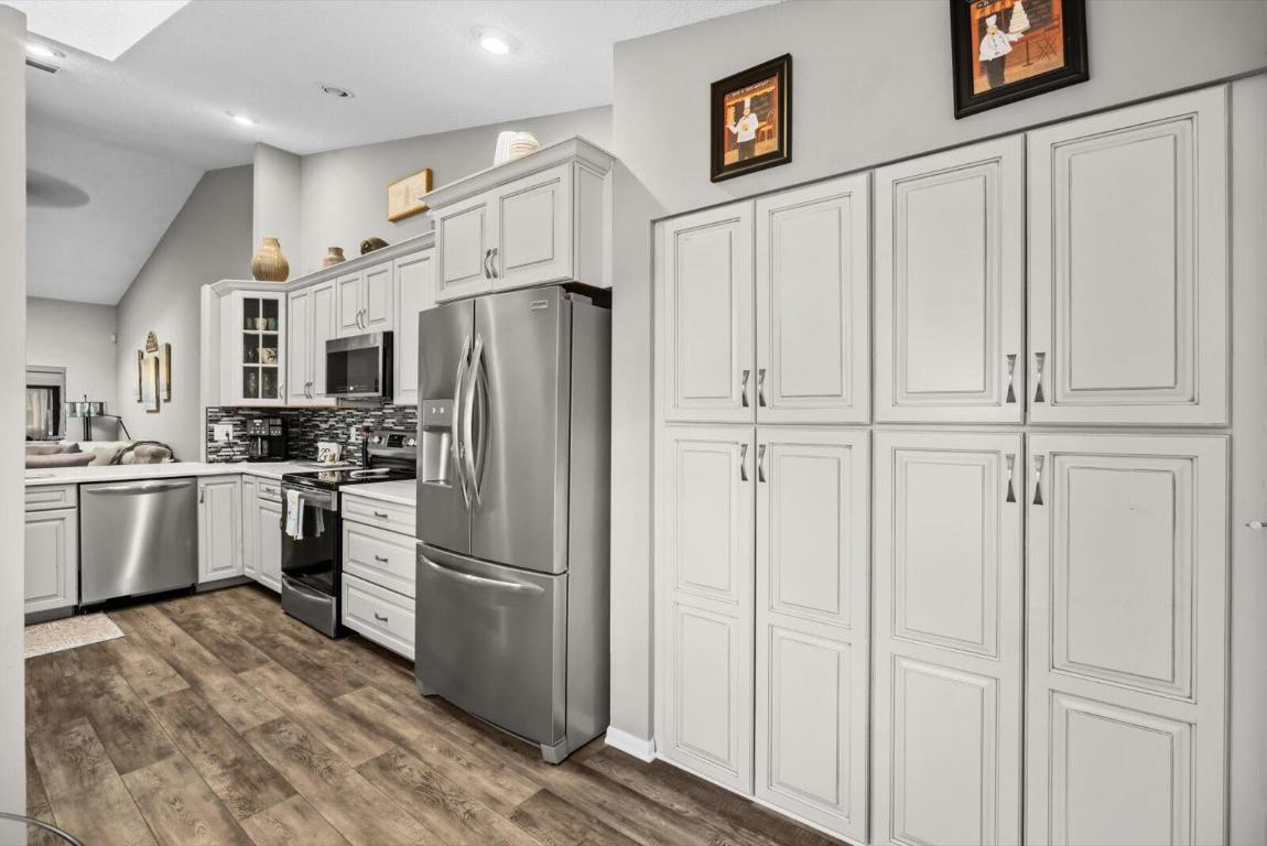 WHISPERING SOUND - Residential