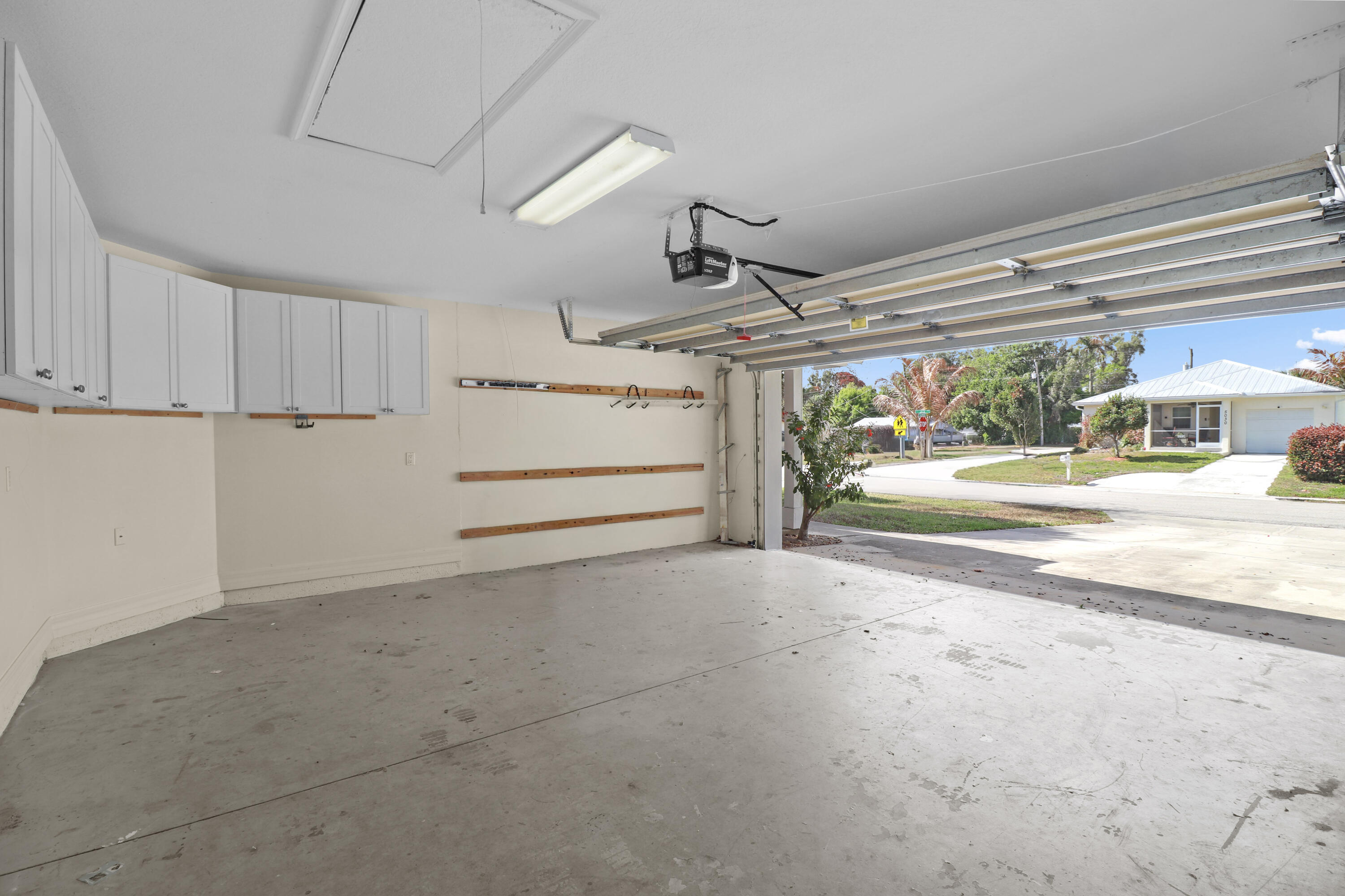 PORT SALERNO - Residential Lease