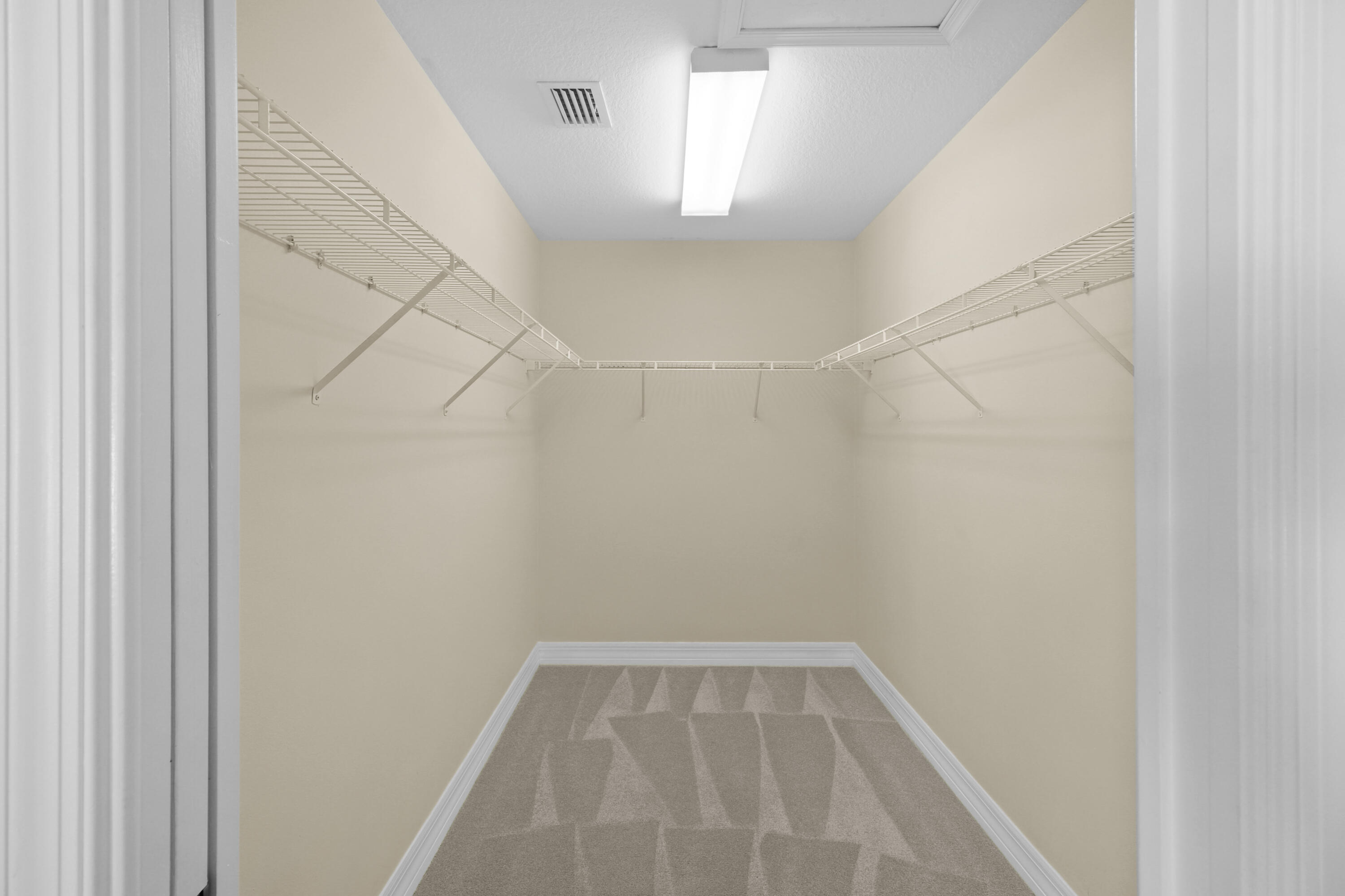 PORT SALERNO - Residential Lease